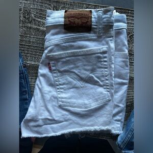 Levi white shorts